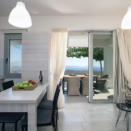 Evgoro Luxury Villa *