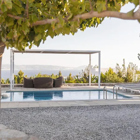Evgoro Luxury Villa *